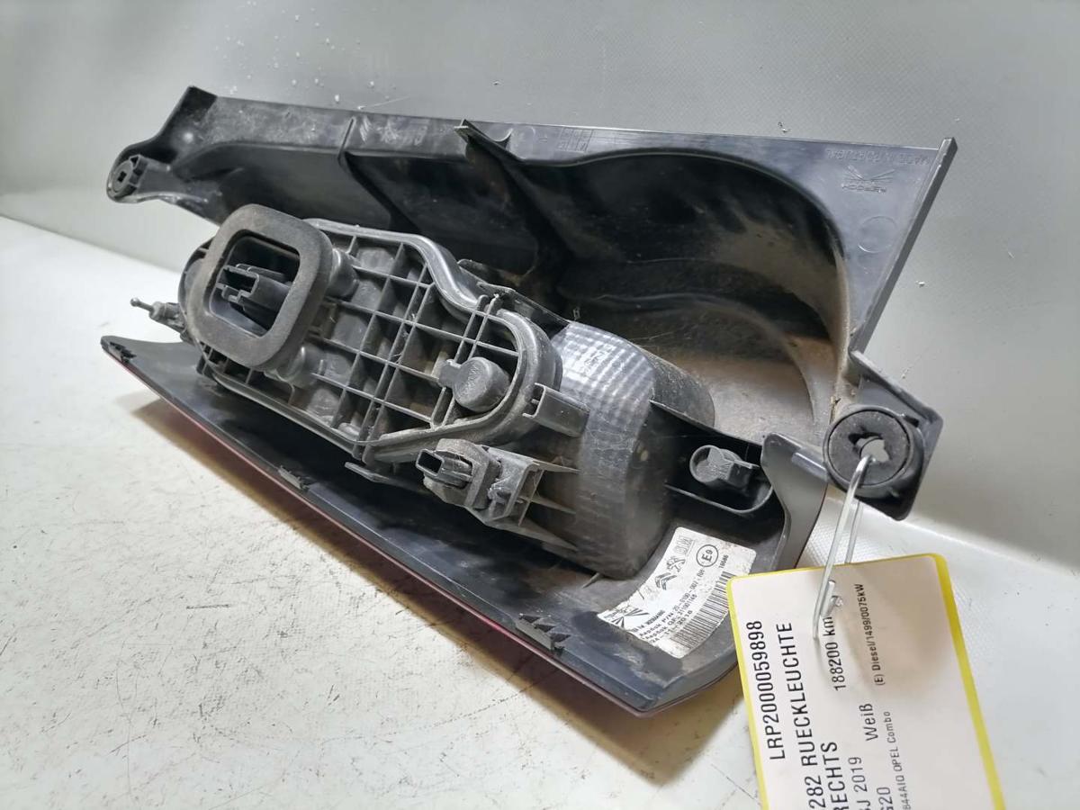 Opel Combo E original R&uuml;cklicht R&uuml;ckleuchte Schlussleuchte lechts Fl&uuml;gelt&uuml;ren Bj.2019